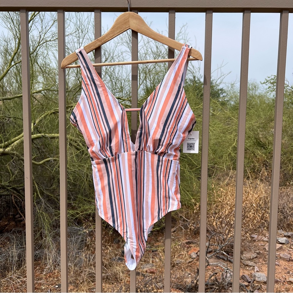 ⬇️💲Cupshe NWT Women’s One Piece Bathing Suit L White, Gray, Peach, Etc Stripe